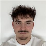 Jeune étudiant dynamique proposant un soutien scolaire (aides aux devoirs, conseils) pour collège-lycée.